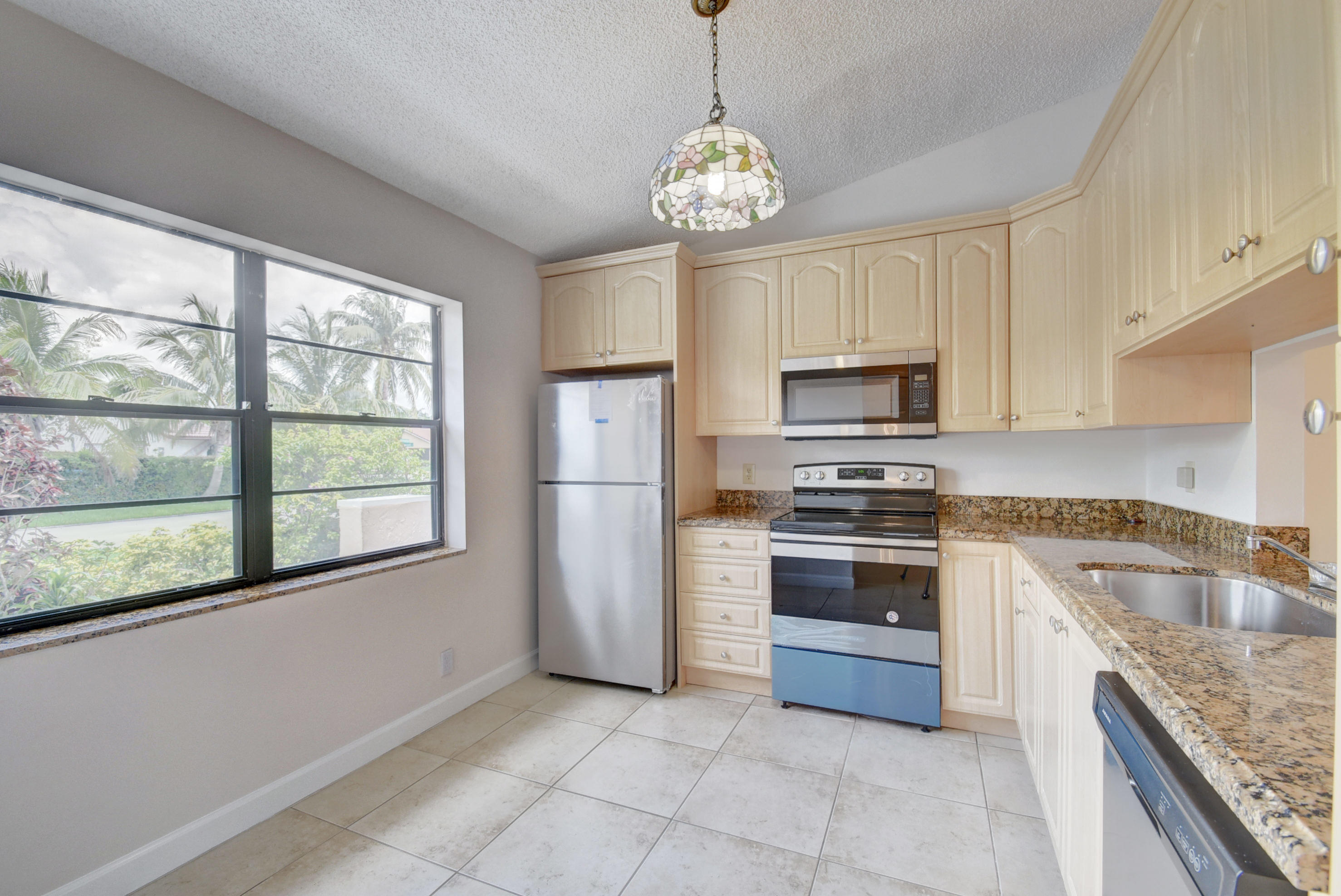 21304 Chinaberry Drive Boca Raton, FL 33428 - Photo 15 of 36 21304 CHINABERRY DRIVE