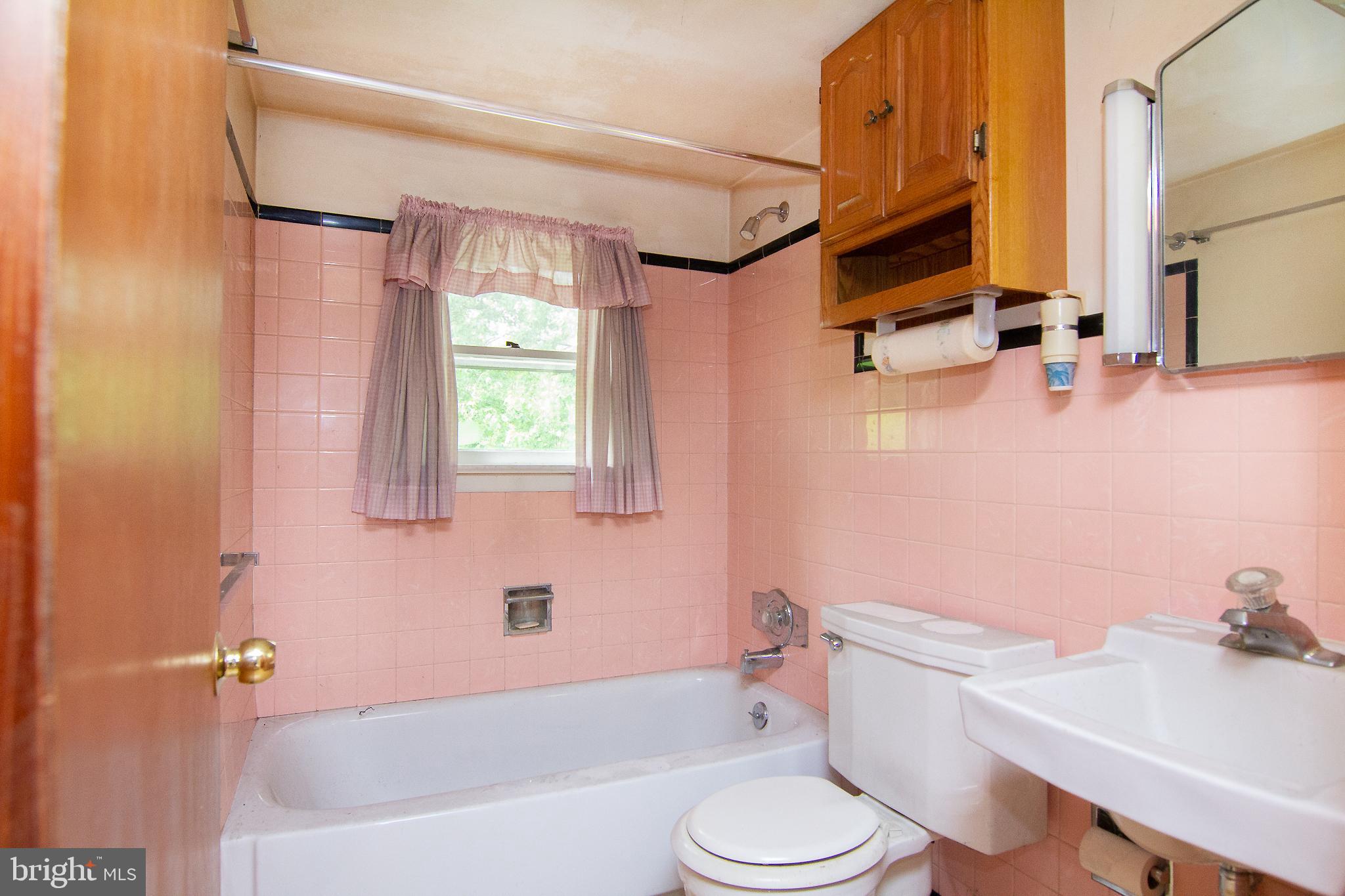 3709 Beckleysville Road Hampstead, MD 21074 - Photo 25 of 37 Full bath on main floor