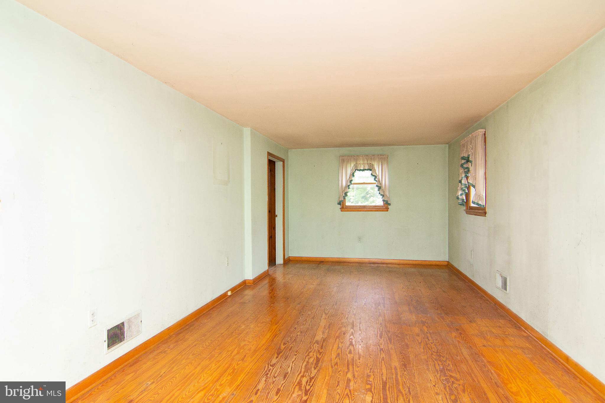3709 Beckleysville Road Hampstead, MD 21074 - Photo 27 of 37 Living Room