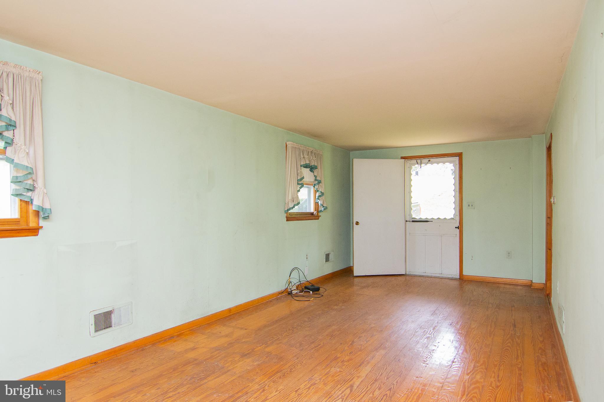 3709 Beckleysville Road Hampstead, MD 21074 - Photo 28 of 37 Living Room