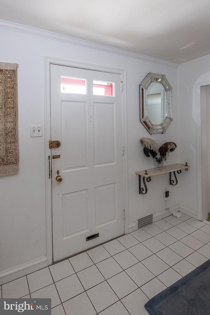 129 Crosshill Road Wynnewood, PA 19096 - Photo 2 of 29 Gallery Image 2