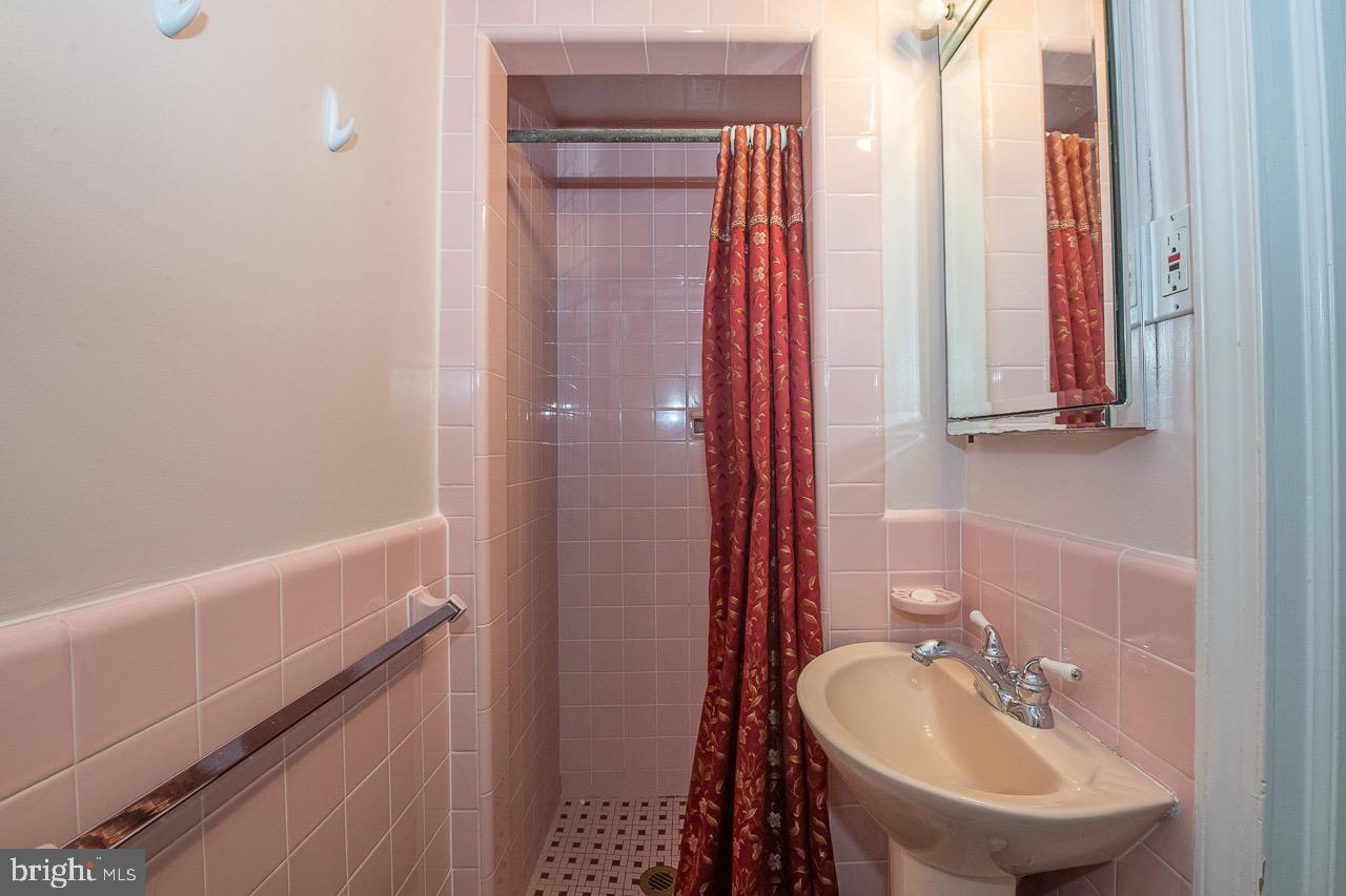 129 Crosshill Road Wynnewood, PA 19096 - Photo 18 of 29 Gallery Image 18