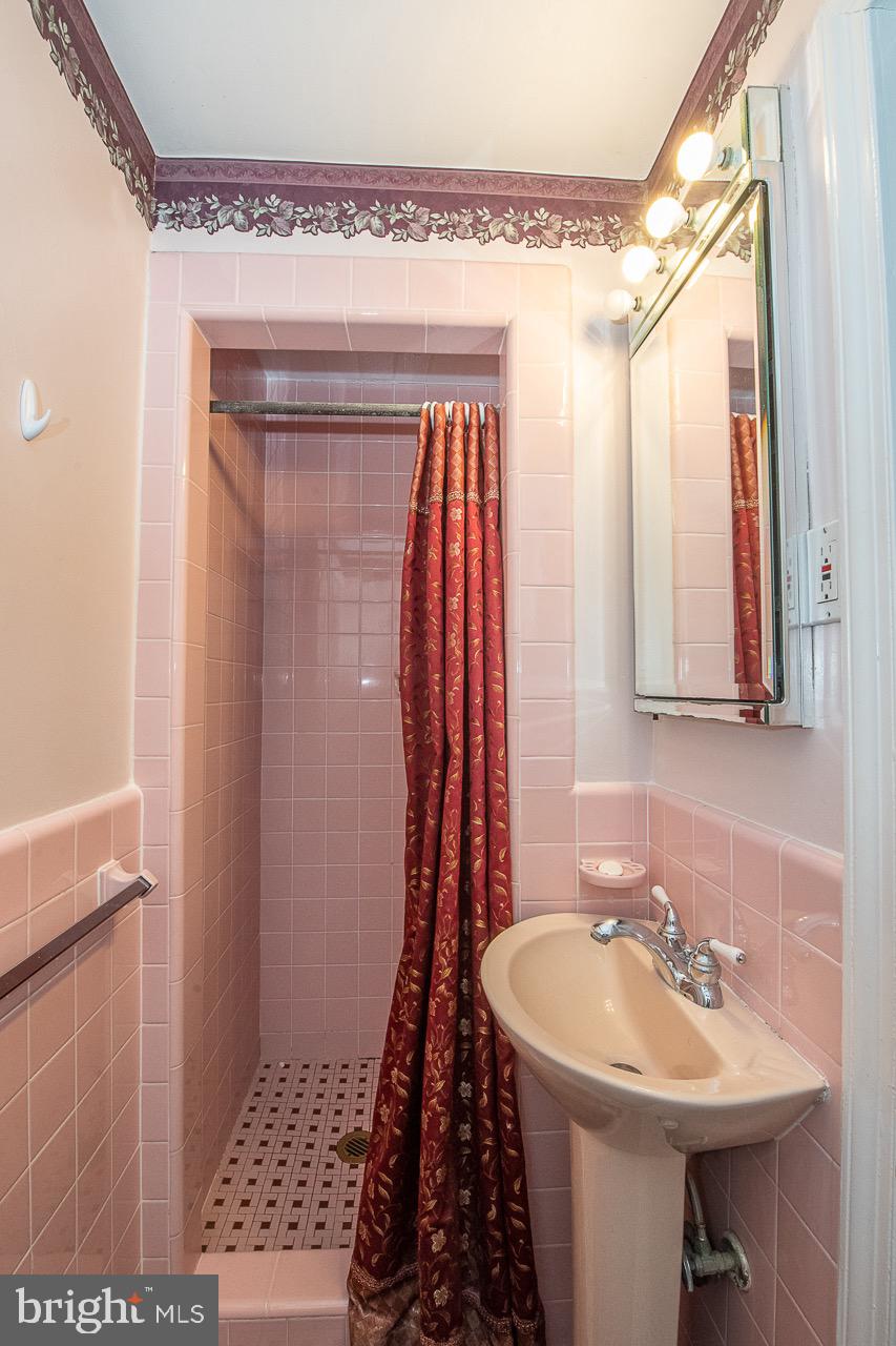 129 Crosshill Road Wynnewood, PA 19096 - Photo 19 of 29 Gallery Image 19