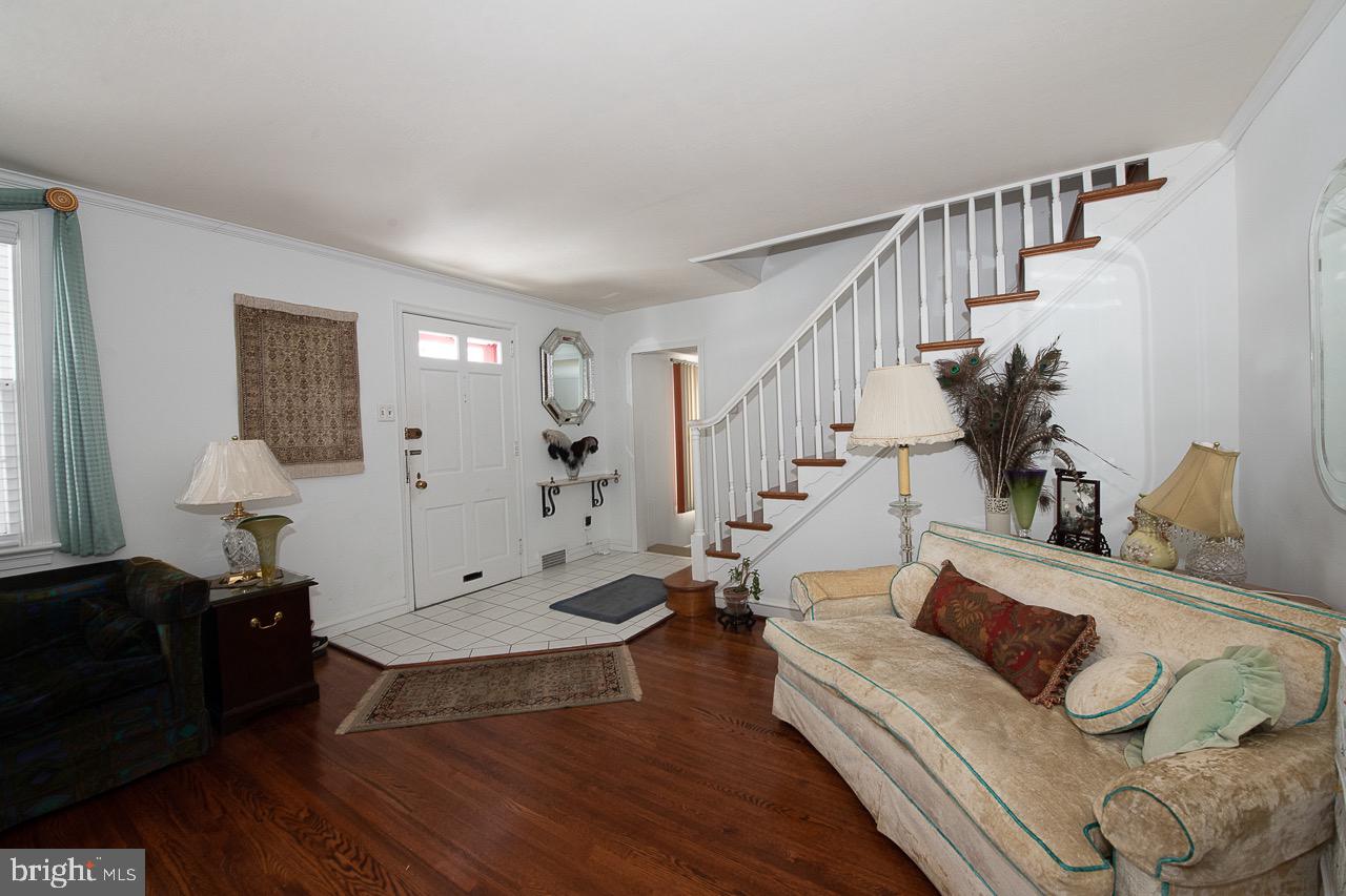 129 Crosshill Road Wynnewood, PA 19096 - Photo 4 of 29 Gallery Image 4