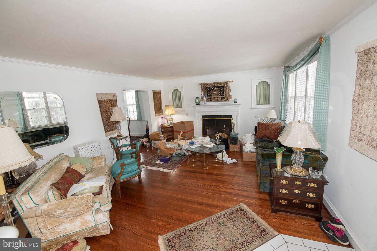 129 Crosshill Road Wynnewood, PA 19096 - Photo 5 of 29 Gallery Image 5