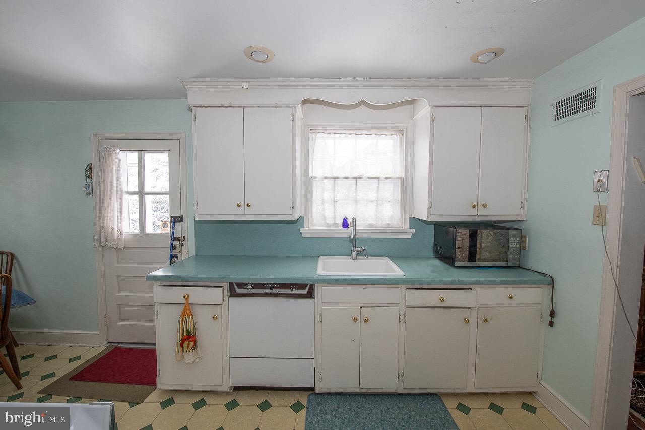129 Crosshill Road Wynnewood, PA 19096 - Photo 9 of 29 Gallery Image 9
