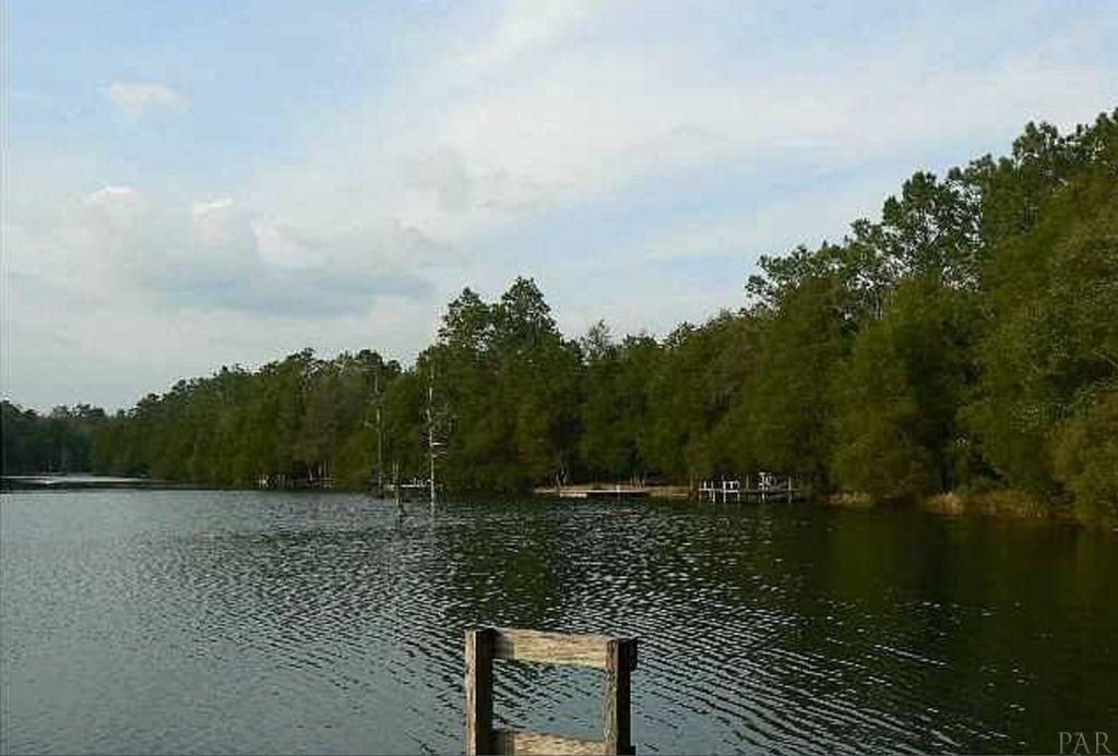 5013 East Lake Road Milton, FL 32583 - Photo 5 of 13 Gallery Image 5