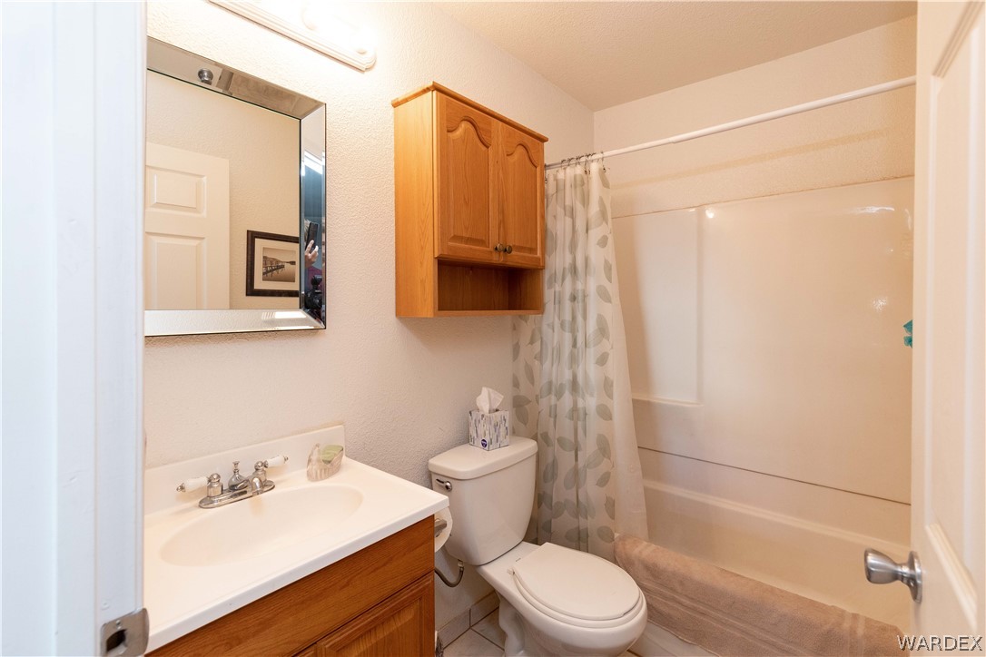4102 Cibola Road Golden Valley, AZ 86413 - Photo 44 of 71 a bathroom with a sink a toilet and shower
