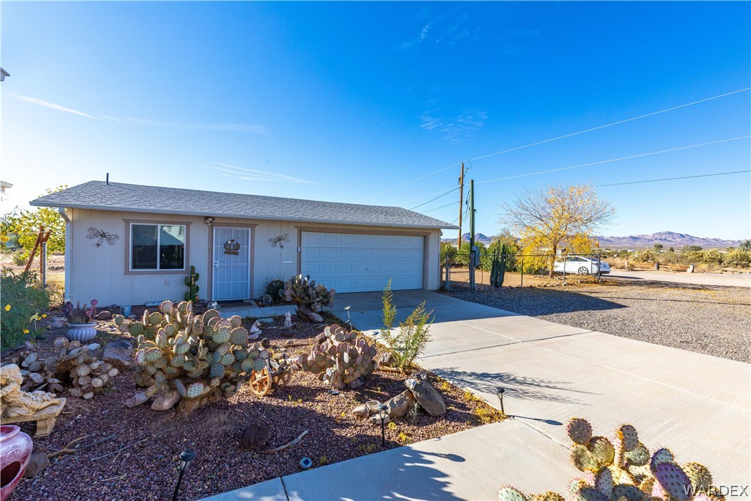 4102 Cibola Road Golden Valley, AZ 86413 - Photo 69 of 71 a front view of a house with a yard