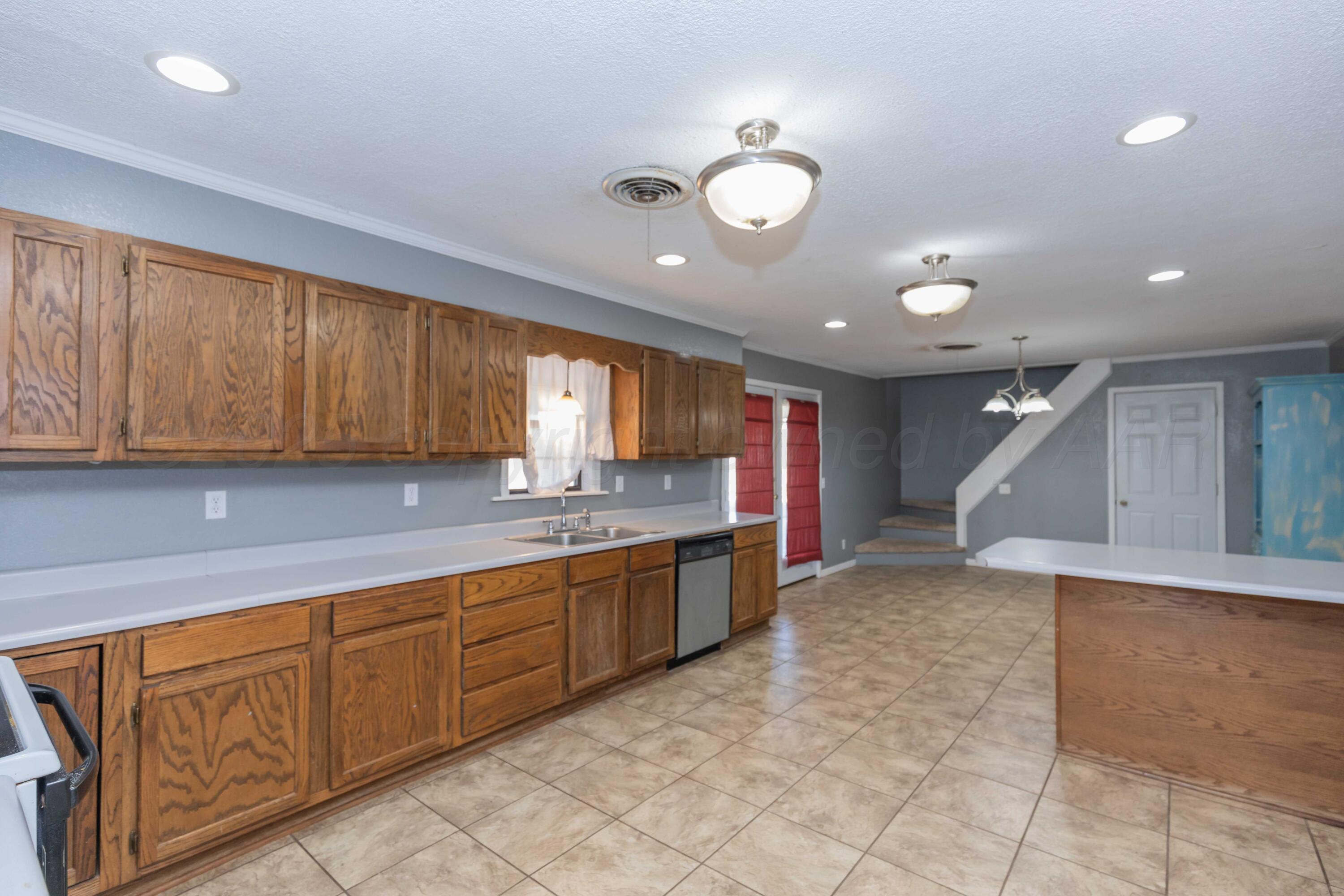 1209 South Main Street Shamrock, TX 79079 - Photo 11 of 45 KITCHEN VIEW 1