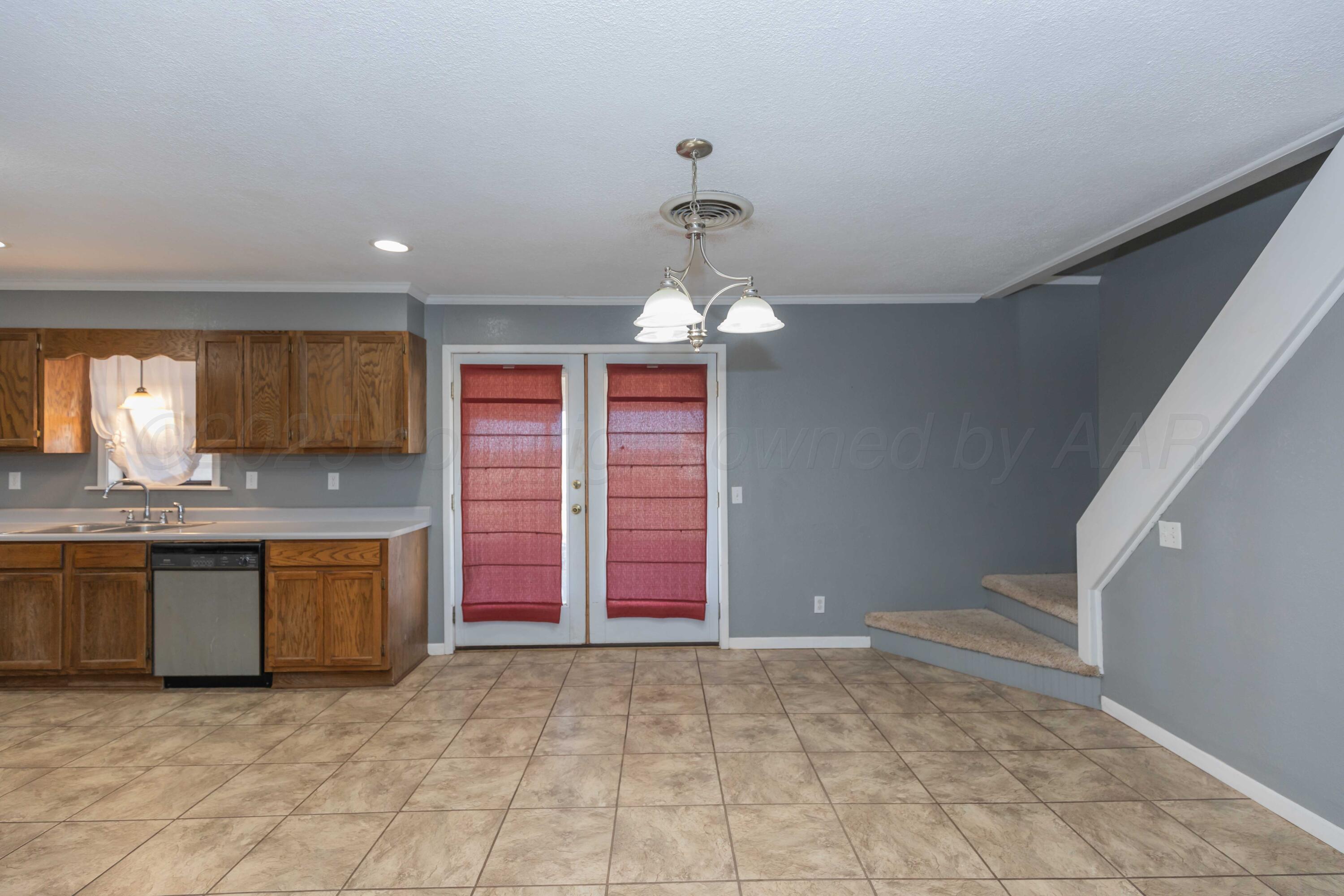 1209 South Main Street Shamrock, TX 79079 - Photo 16 of 45 DINING VIEW 1