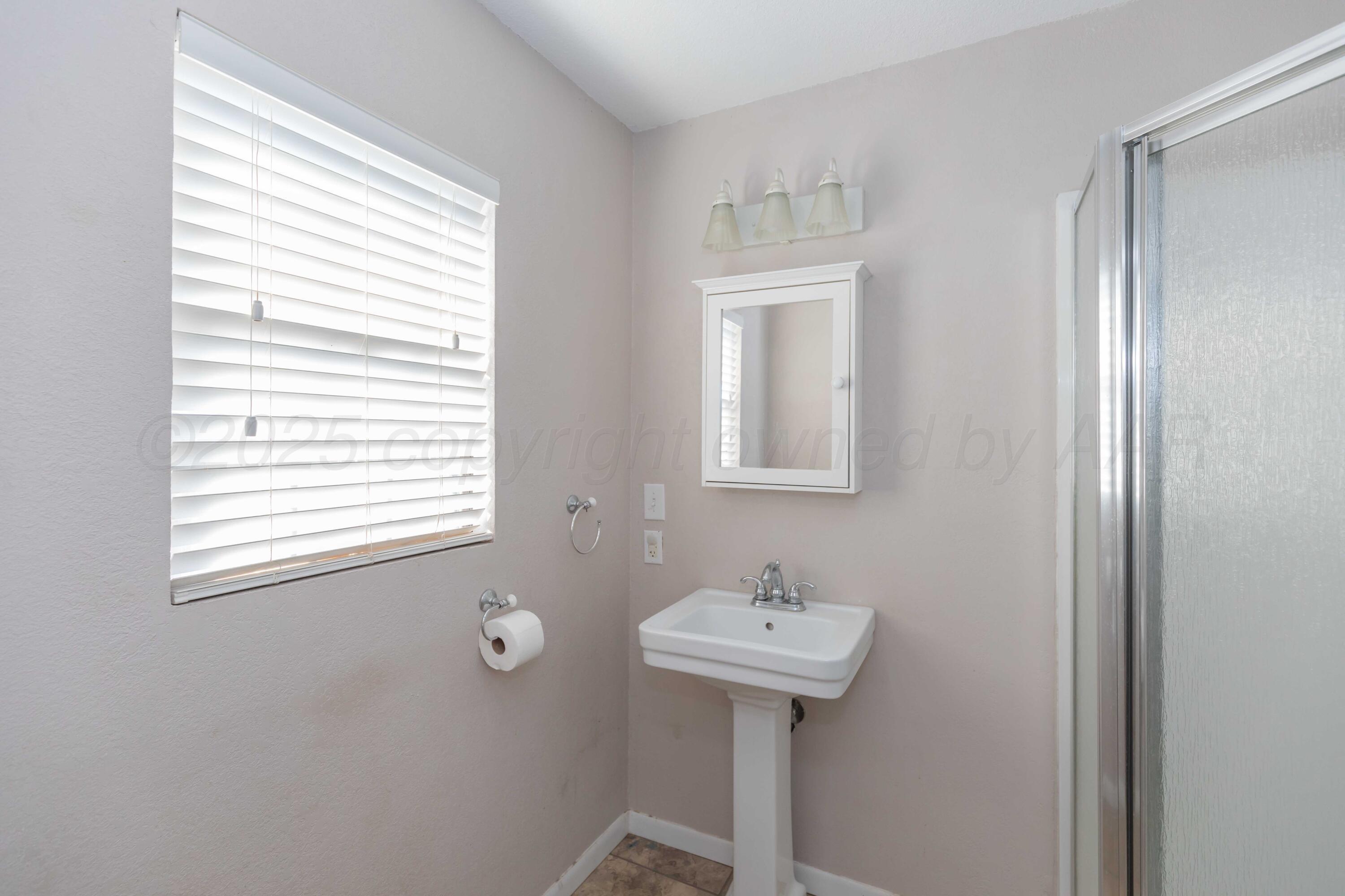 1209 South Main Street Shamrock, TX 79079 - Photo 22 of 45 BATHROOM 3 VIEW 2