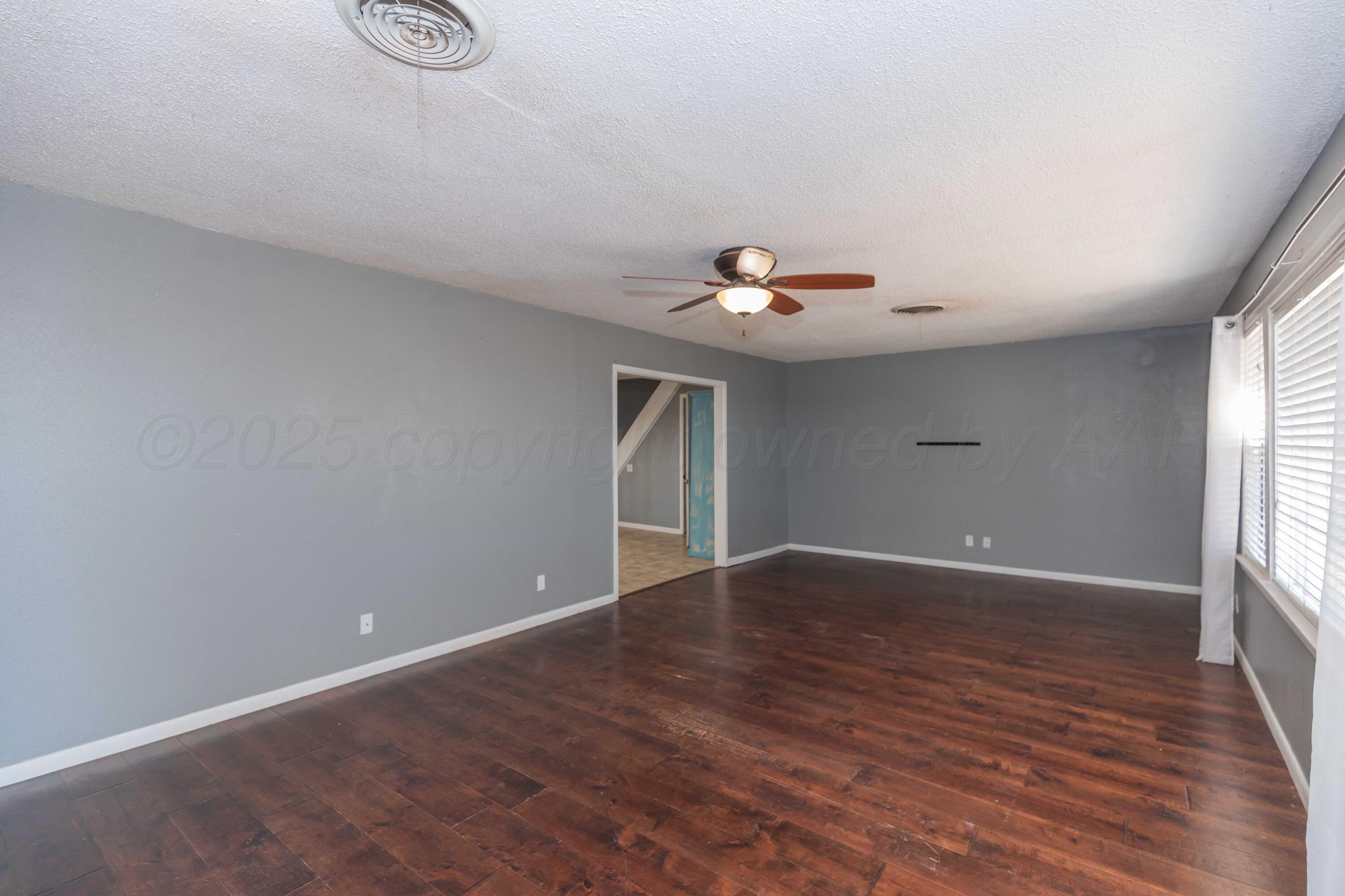 1209 South Main Street Shamrock, TX 79079 - Photo 5 of 45 LIVING ROOM VIEW 1