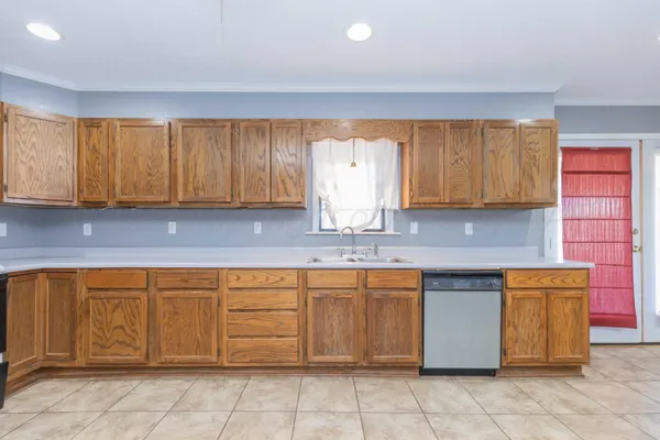 $179,900 | 1209 South Main Street, Shamrock, TX 79079