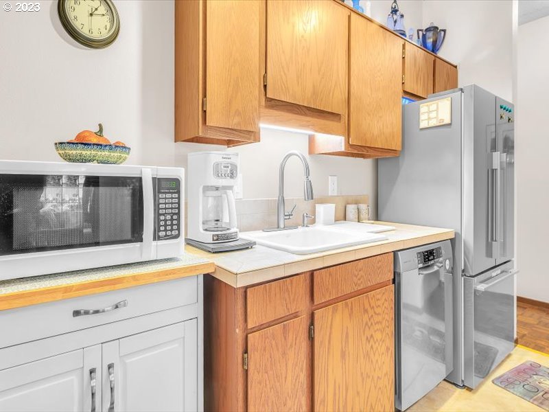 13775 Southwest Scholls Ferry Road, Unit 107 Beaverton, OR 97008 - Photo 11 of 35 Gallery Image 11