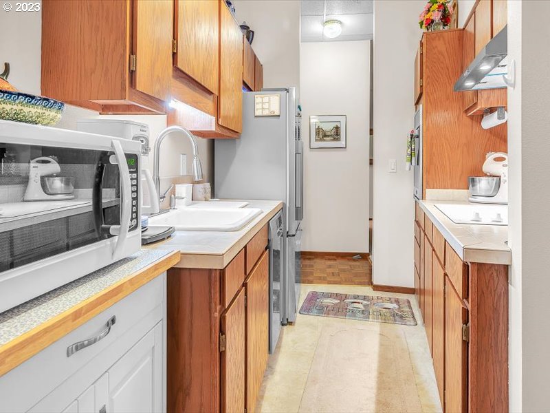 13775 Southwest Scholls Ferry Road, Unit 107 Beaverton, OR 97008 - Photo 14 of 35 Gallery Image 14