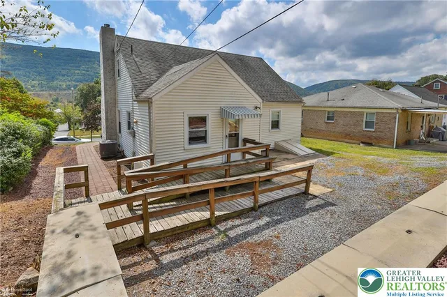 a view of house with backyard
