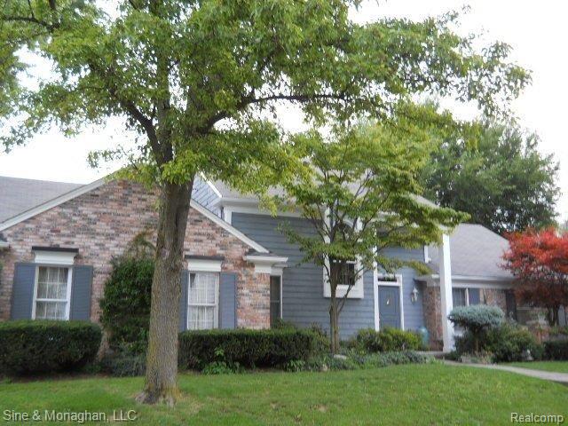 40 Colonial Road Grosse Pointe, MI 48236 - Photo 1 of 24 044
