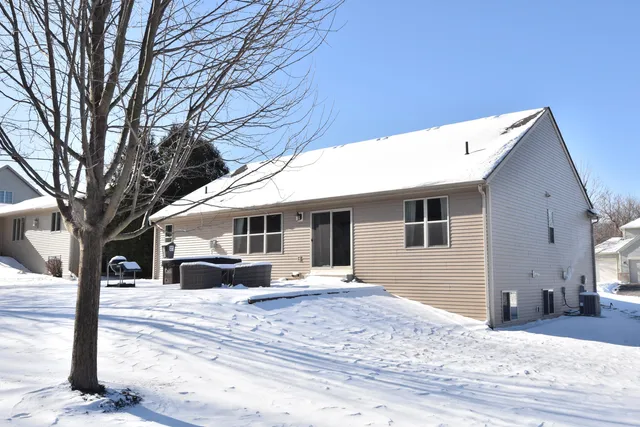 $582,000 | 431 Thurow Drive, Oconomowoc, WI 53066