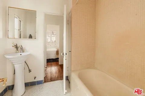 $725,000 | 654 Frontenac Avenue, Los Angeles, CA 90065