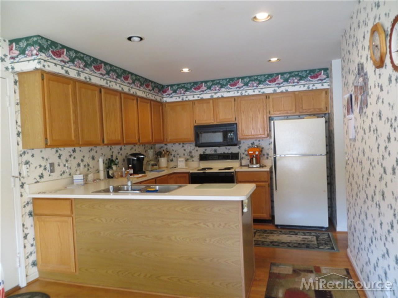 2130 London Bridge Drive Rochester, MI 48307 - Photo 16 of 19 31185616-15.JPG