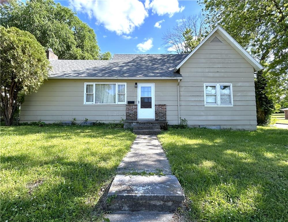 935 West Walnut Street Nevada, MO 64772 - Photo 1 of 23