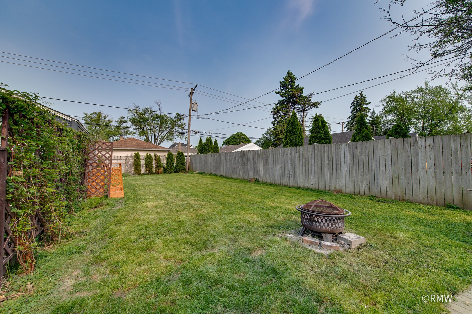 735 Spring Road Elmhurst, IL 60126 - Photo 31 of 34 a garden view with a seating space