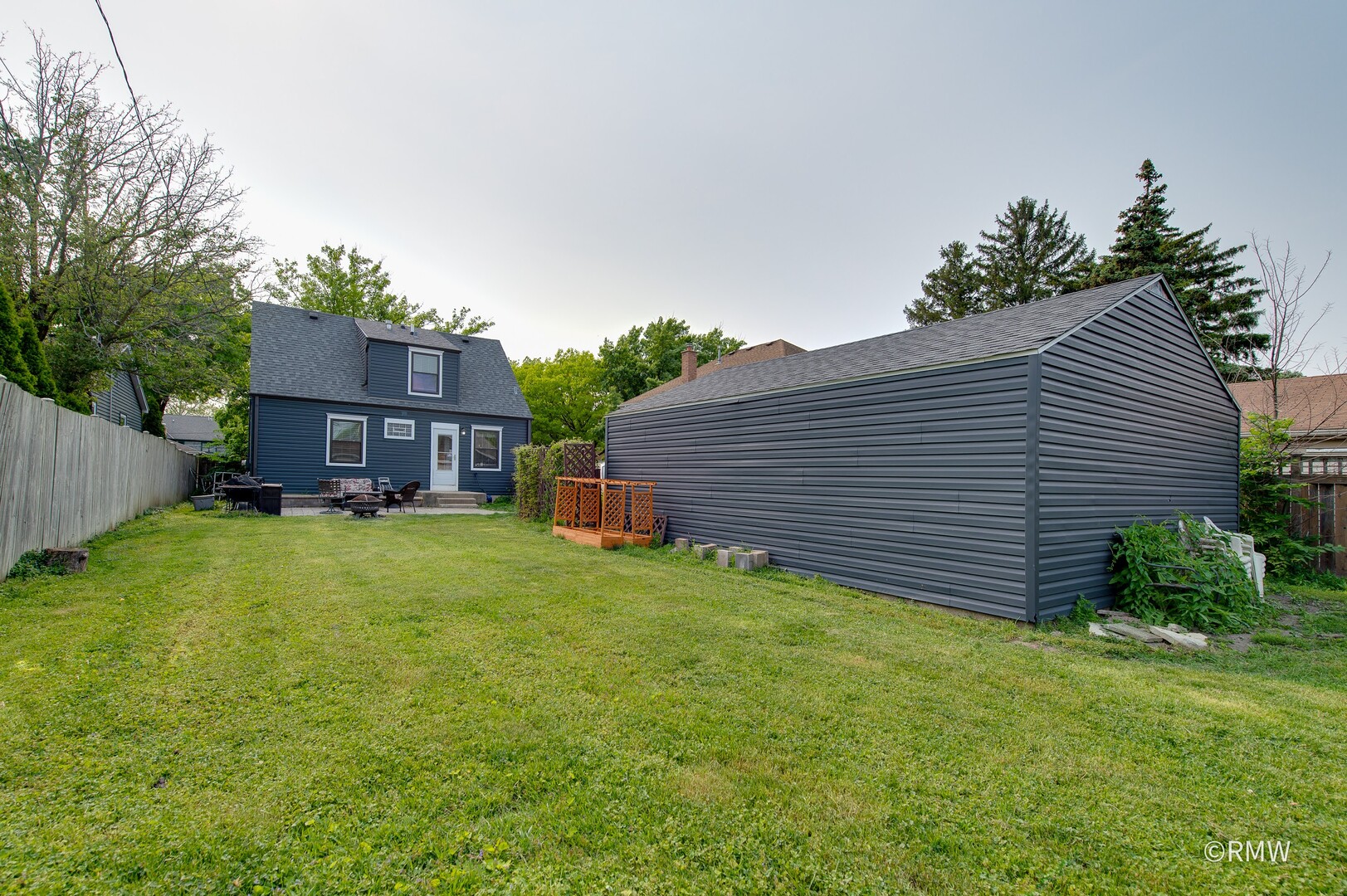 735 Spring Road Elmhurst, IL 60126 - Photo 34 of 34 a backyard of a house