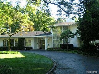 665 Lake Shore Road Grosse Pointe, MI 48236 - Photo 1 of 1 EXTERIOR
