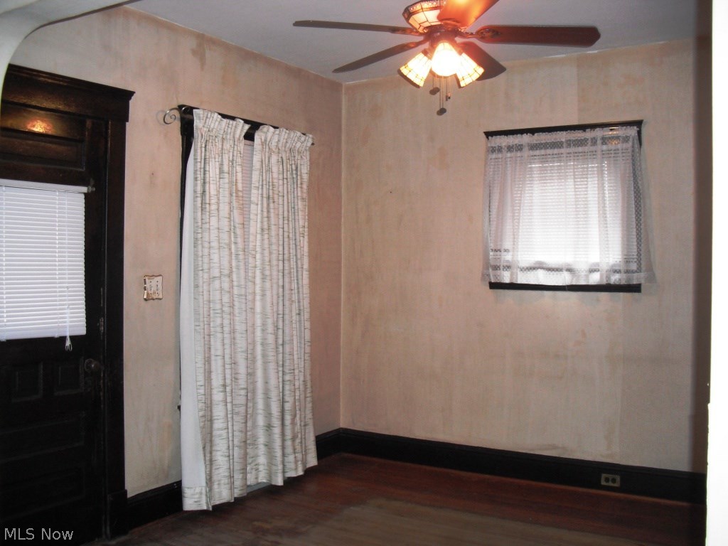 4493 State Road Cleveland, OH 44109 - Photo 3 of 16 View of the sitting room