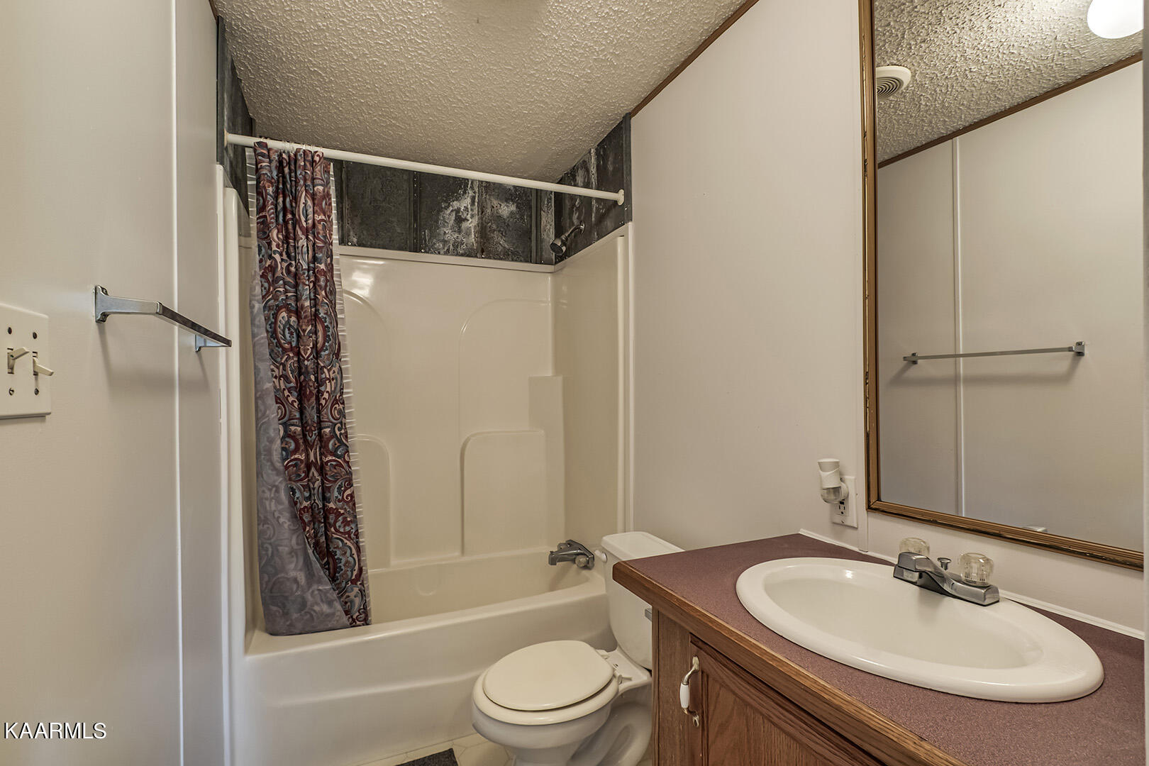 511 South Judd Road Decatur, TN 37322 - Photo 31 of 53 32_JuddLane_511_GuestBath