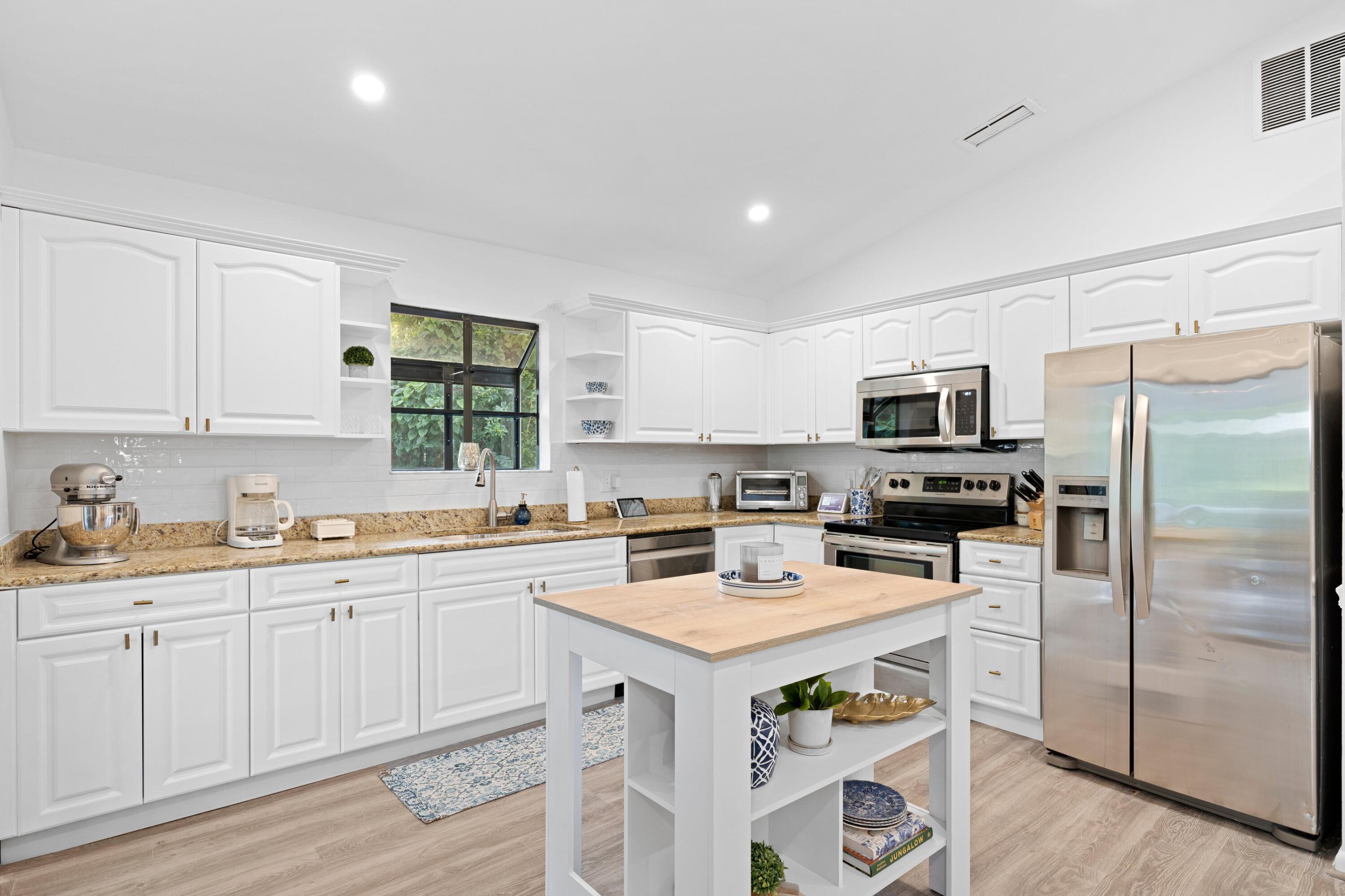 6894 Southeast Raintree Avenue Stuart, FL 34997 - Photo 6 of 24 Bright & Airy Kitchen