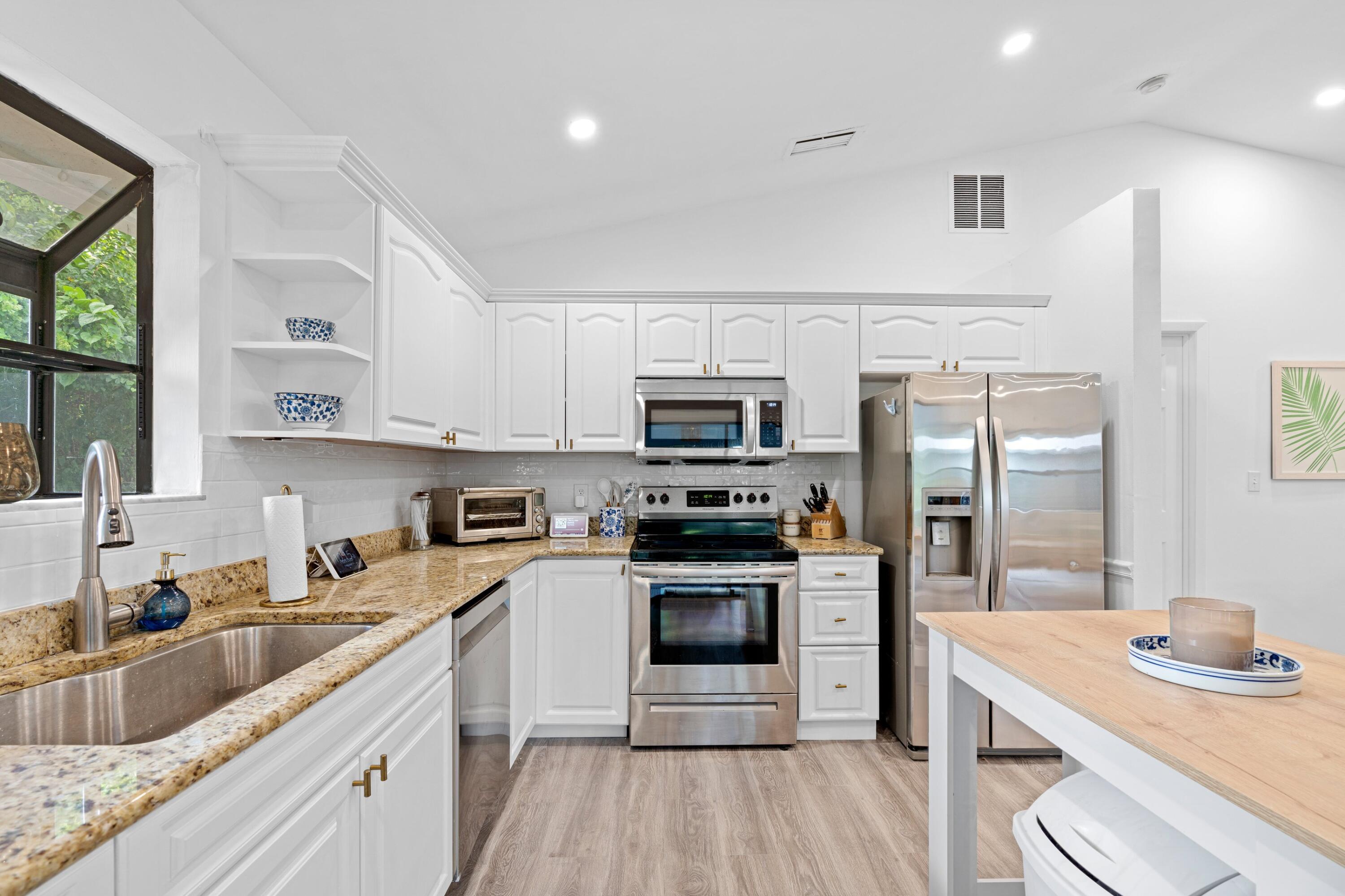 6894 Southeast Raintree Avenue Stuart, FL 34997 - Photo 7 of 24 DSC02746.jpg-SMALL