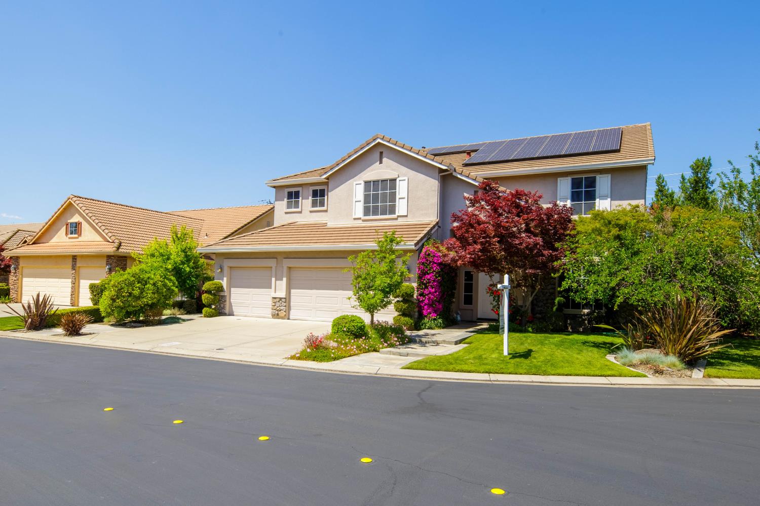 1705 Avignon Lane Modesto, CA 95356 - Photo 4 of 87