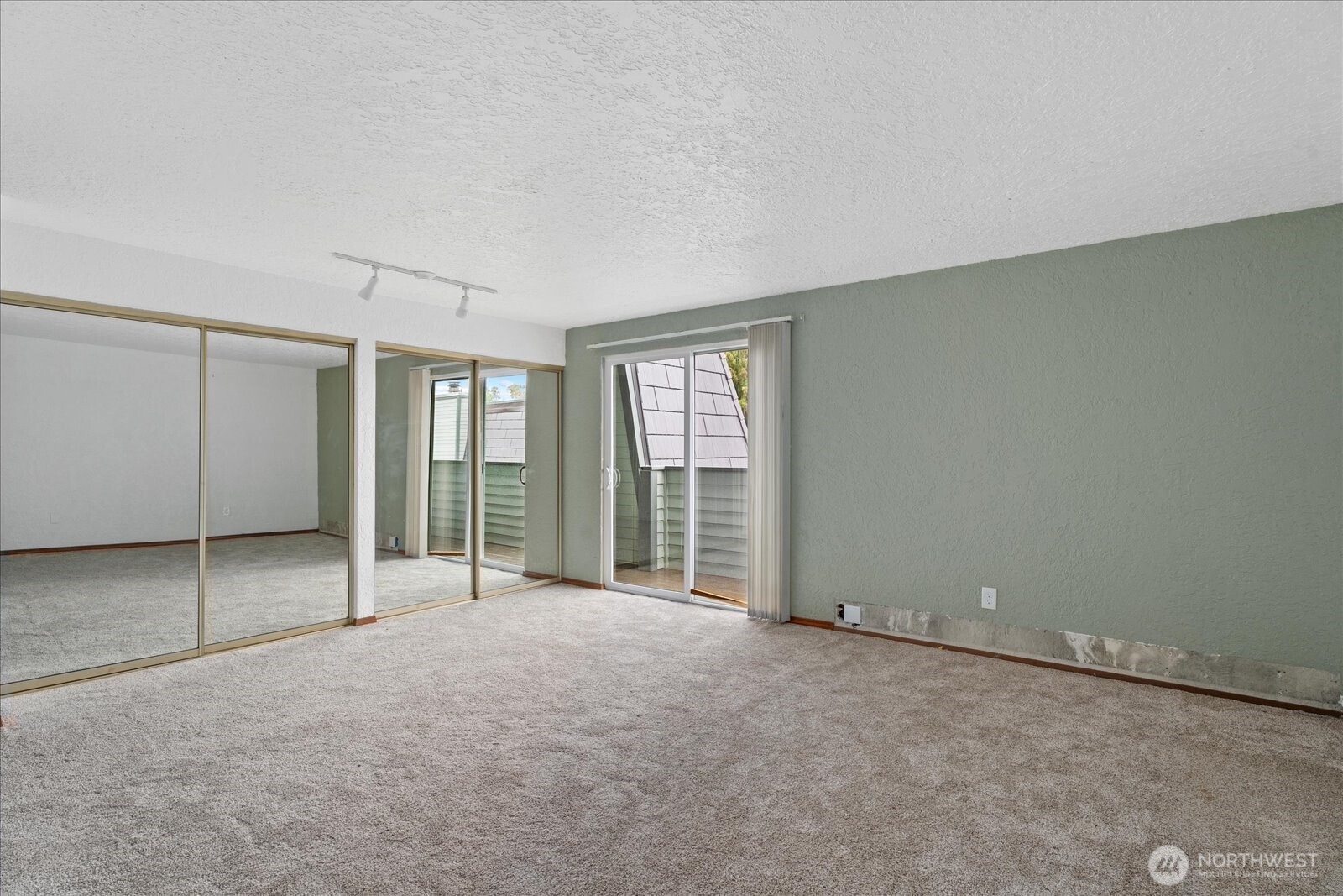 12600 4th Avenue West, Unit 7H Everett, WA 98204 - Photo 15 of 30 a view of an empty room with window