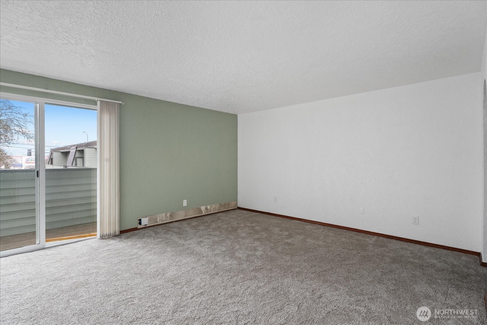 12600 4th Avenue West, Unit 7H Everett, WA 98204 - Photo 16 of 30 an empty room with closet