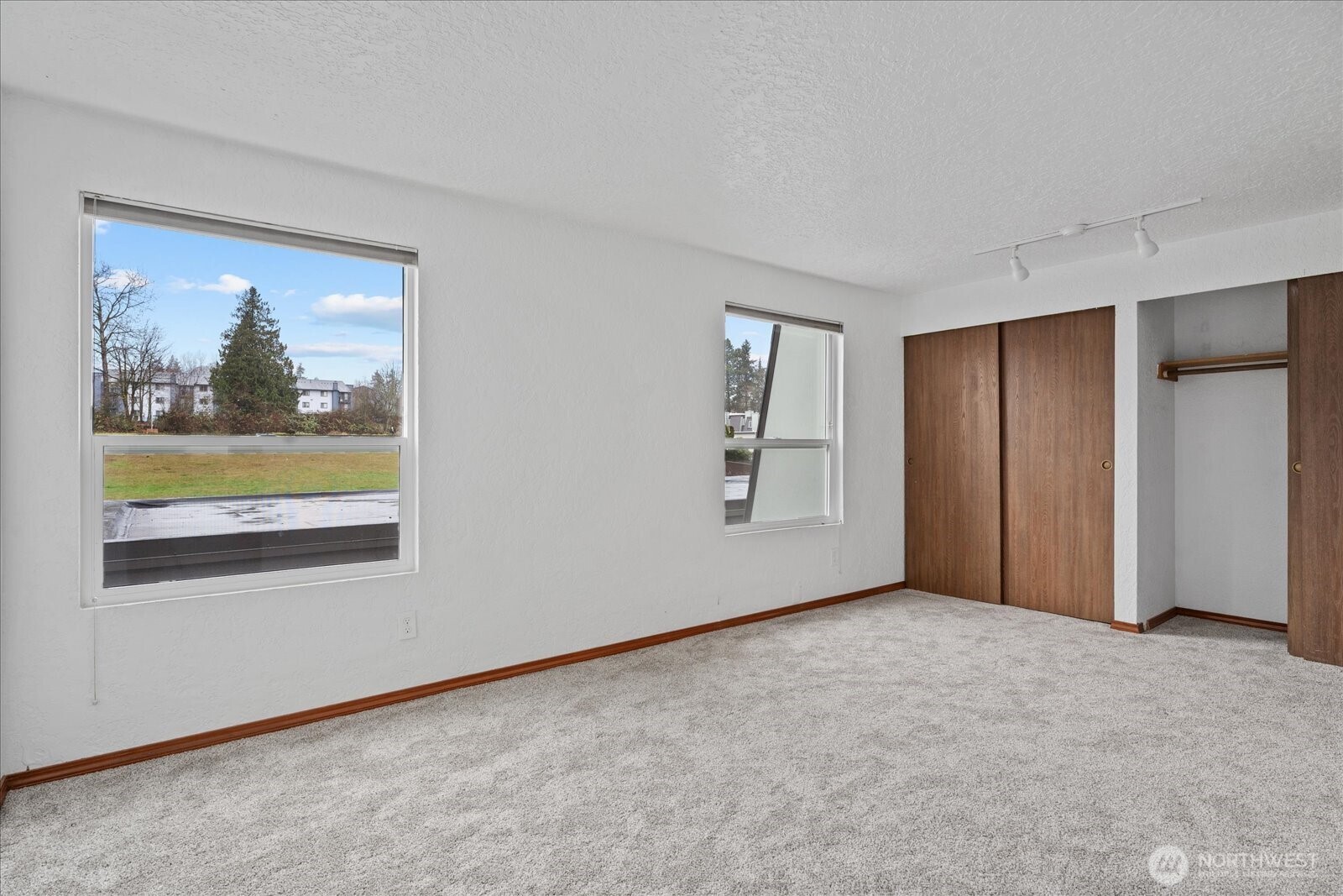 12600 4th Avenue West, Unit 7H Everett, WA 98204 - Photo 20 of 30 an empty room with a window