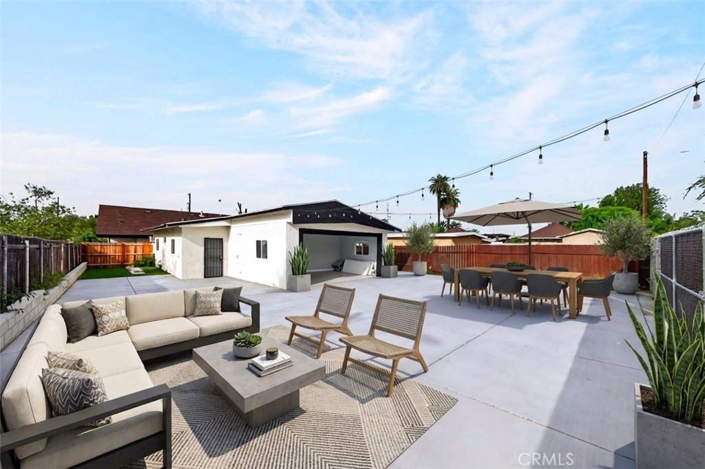 2643 Tenth Street Riverside, CA 92507 - Photo 18 of 40 House 2645 image has been virtually staged