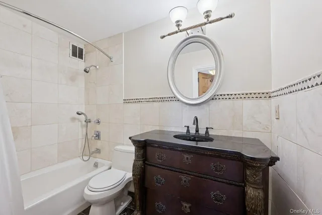 $399,888 | 166-26 Powells Cove Boulevard, Unit 9A | Beechhurst