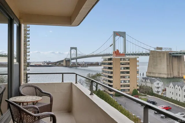 $399,888 | 166-26 Powells Cove Boulevard, Unit 9A | Beechhurst