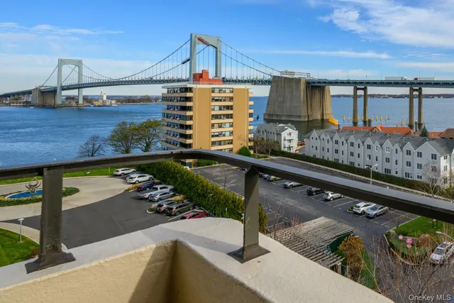 $399,888 | 166-26 Powells Cove Boulevard, Unit 9A | Beechhurst