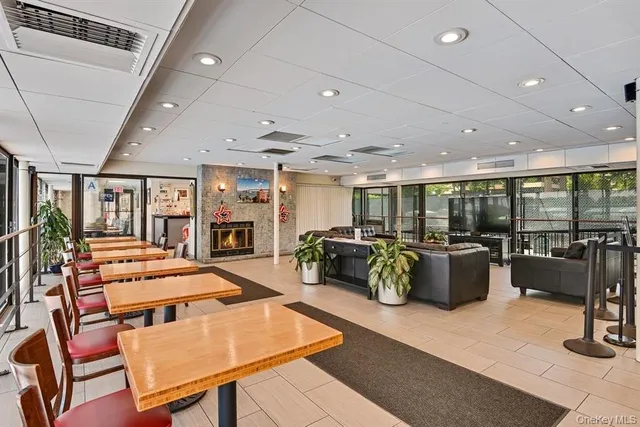 $399,888 | 166-26 Powells Cove Boulevard, Unit 9A | Beechhurst