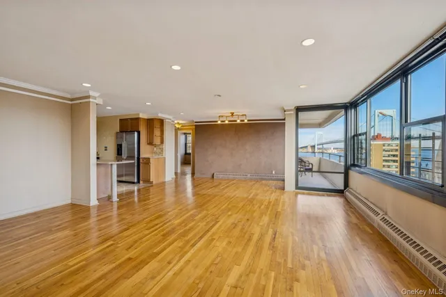 $399,888 | 166-26 Powells Cove Boulevard, Unit 9A | Beechhurst