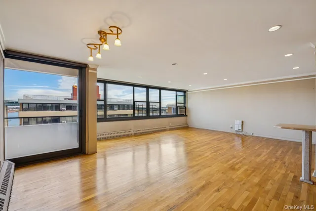 $399,888 | 166-26 Powells Cove Boulevard, Unit 9A | Beechhurst