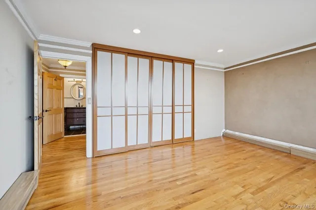 $399,888 | 166-26 Powells Cove Boulevard, Unit 9A | Beechhurst