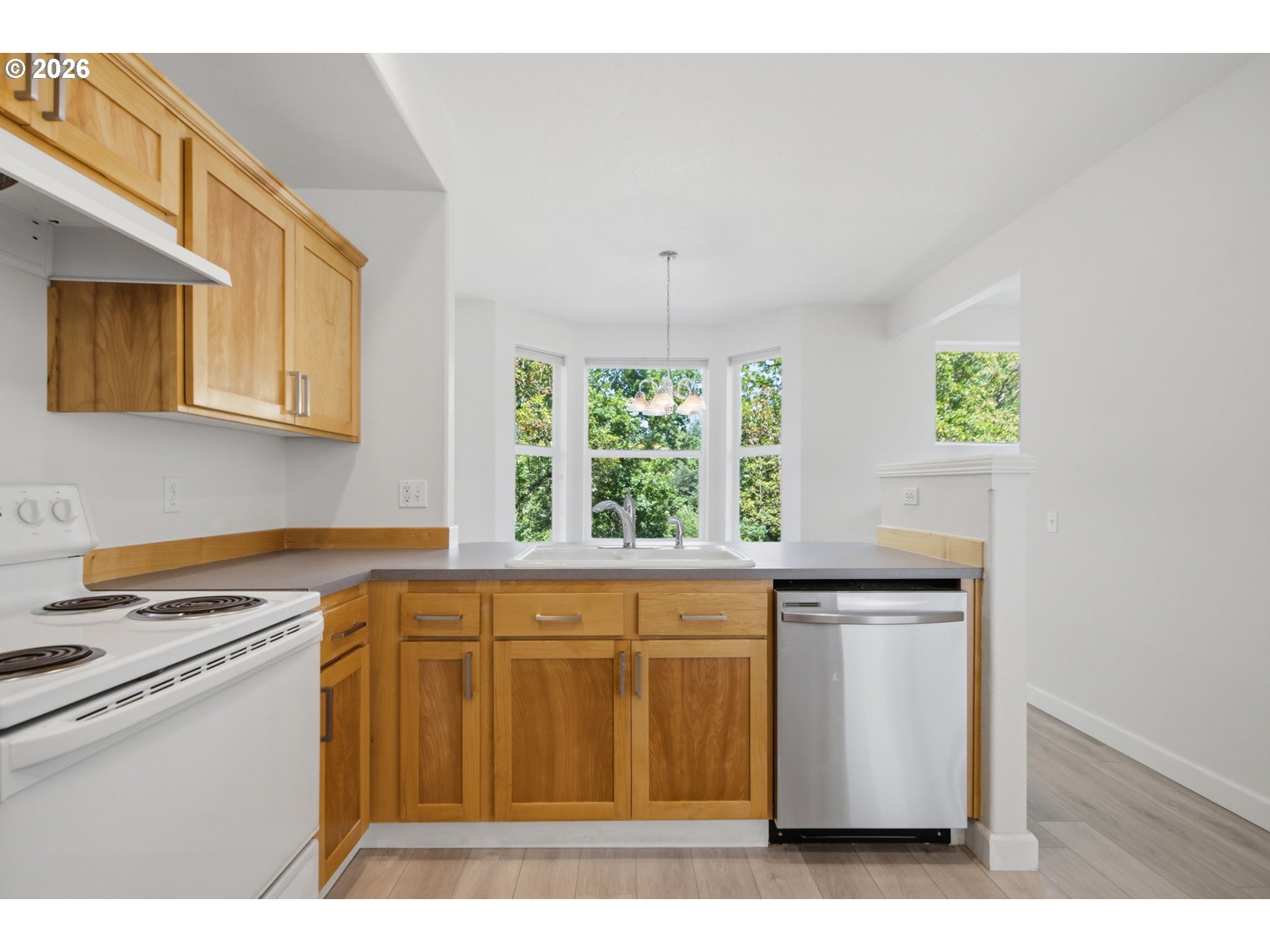 13113 Southwest Merlin Place Tigard, OR 97223 - Photo 11 of 39 Kitchen
