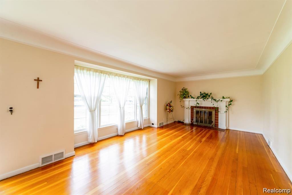 331 Elmhill Road Rochester Hills, MI 48306 - Photo 4 of 20