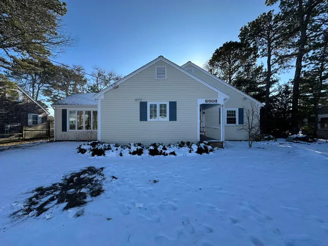 $850,000 | 33 Kelleys Pond Road, West Dennis, MA 02670