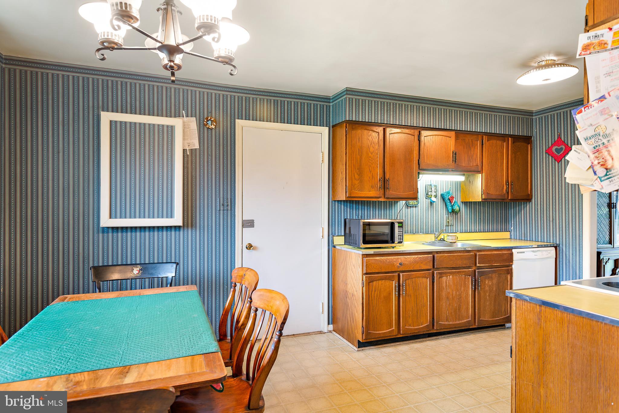 1804 Queensguard Road Silver Spring, MD 20906 - Photo 8 of 31