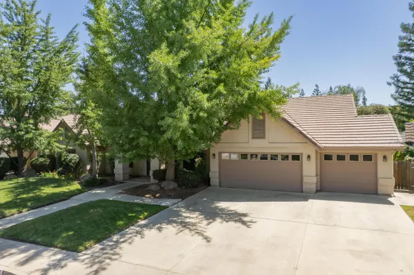 $545,000 | 1420 South Pinnacle Street, Visalia, CA 93292